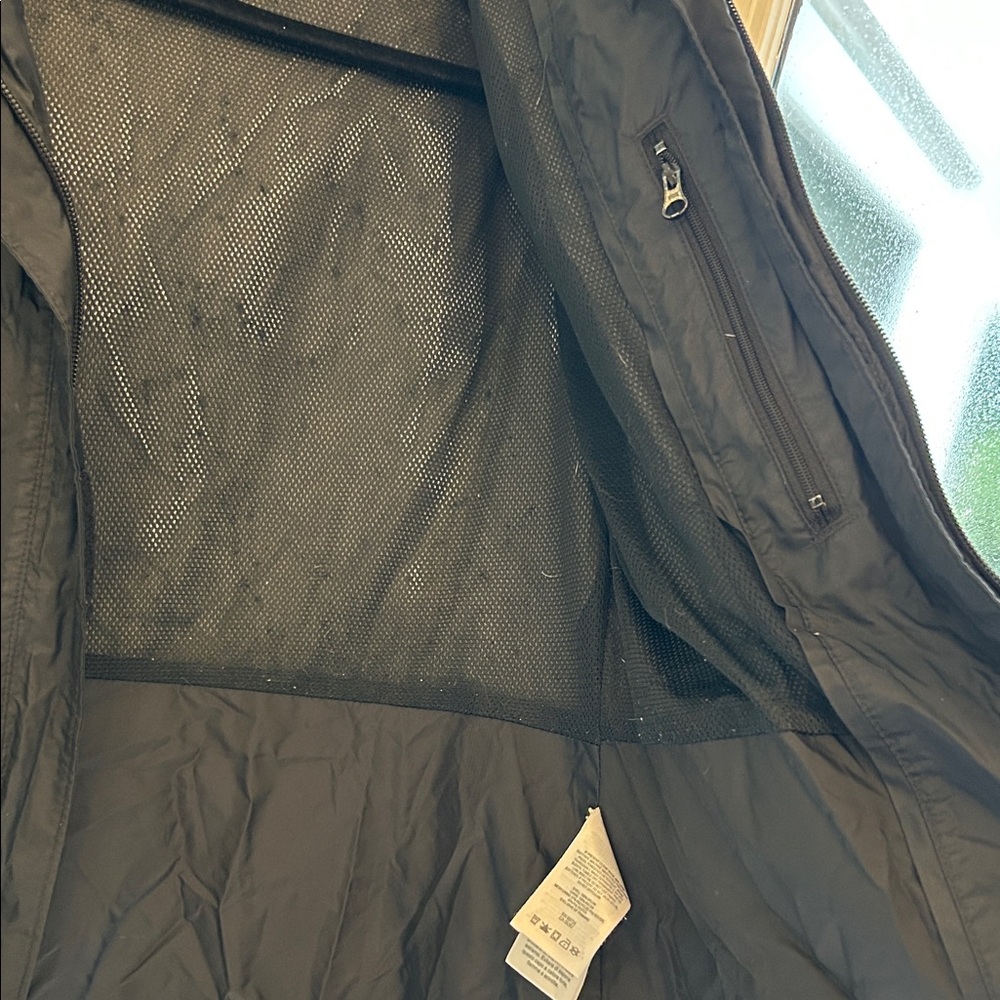 Columbia Women's Black Rain Jacket! - Picture 5 of 6